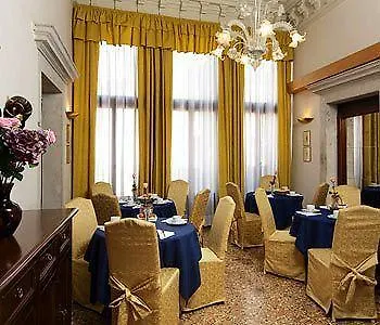 Отель Casa Fornaretto Венеция 2*,